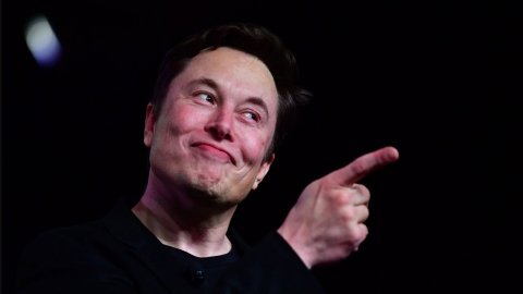 Asmongold asked Ilon Musk to prove that he himself pumped his hero to level 97 in Path of Exile 2
