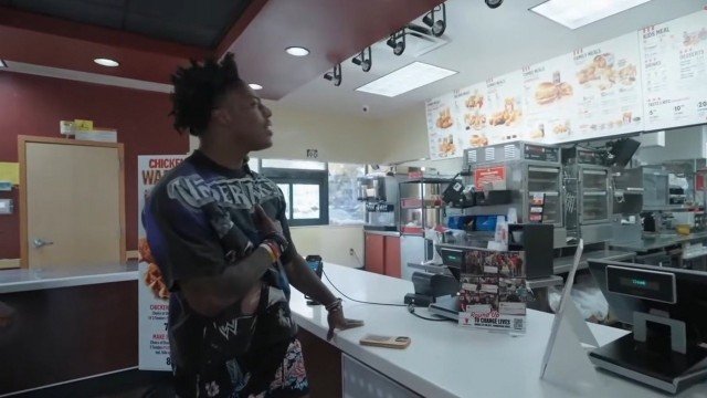 IShowSpeed é vítima de swatting novamente durante live caótica no KFC